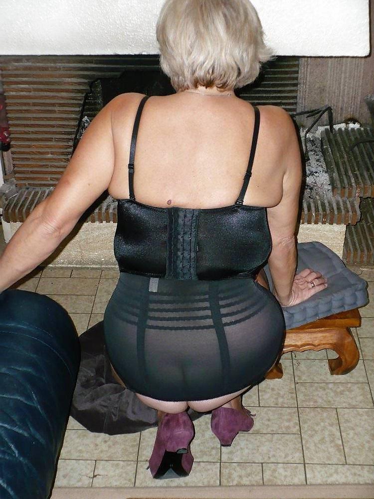 25P Mature Beauty - Annick 35