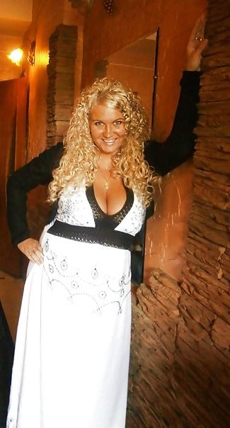 16P Busty Russian Woman 1228