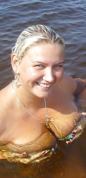 16P Busty Russian Woman 1228
