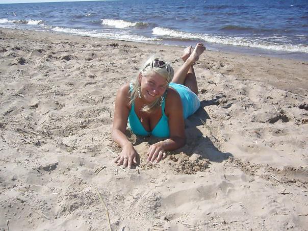 16P Busty Russian Woman 1228