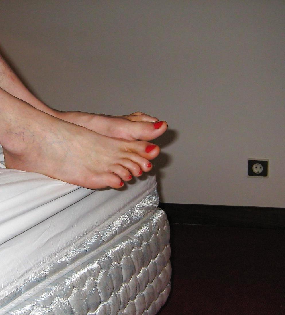 7P Lick feet