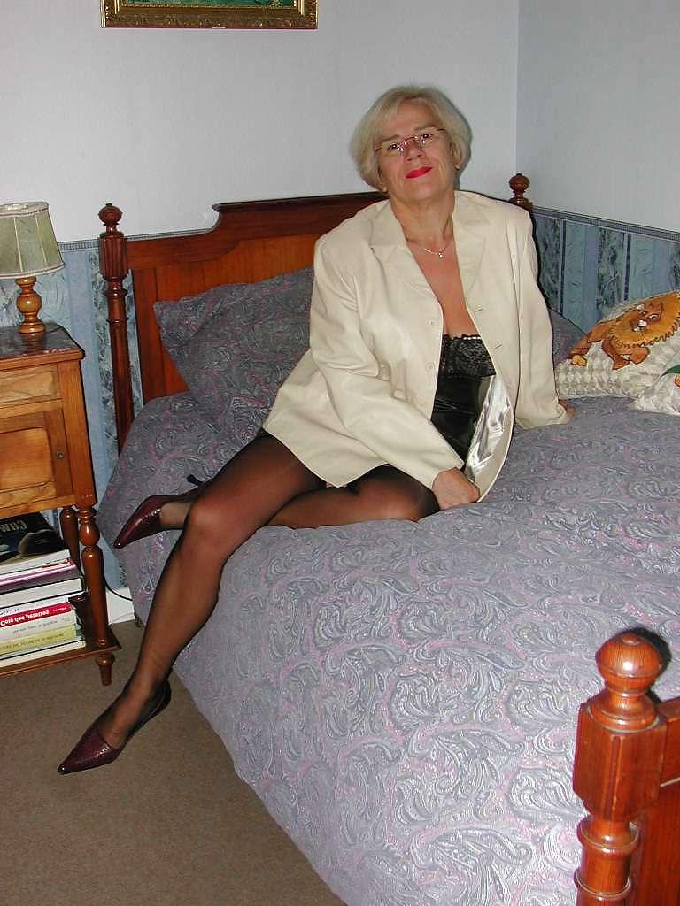 24P Mature Beauty - Annick 38