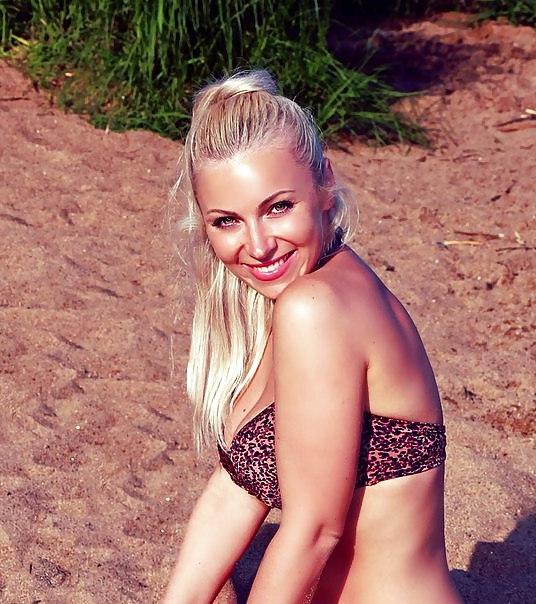 15P Busty Russian Woman 1240