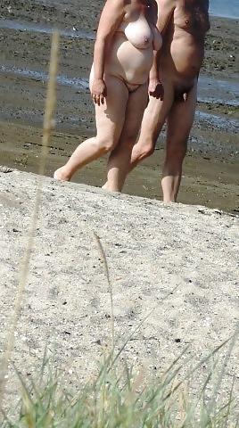 10P Sluts secretly photographed on the beach