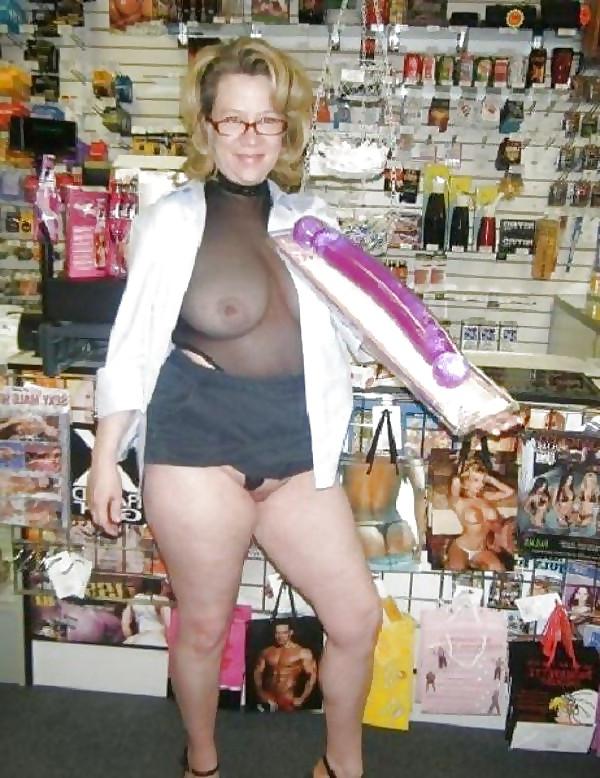 25P Sexshop sluts...including my xgf