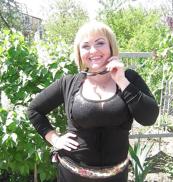 14P Busty Russian Woman 1247