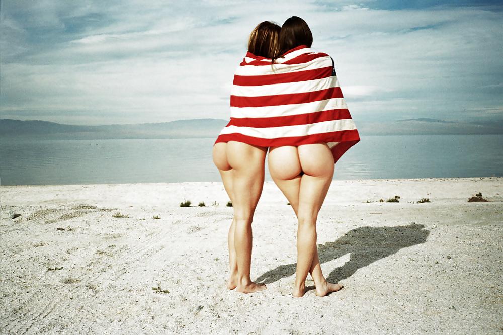 25P The Beauty of Ass 24 (On The Beach)