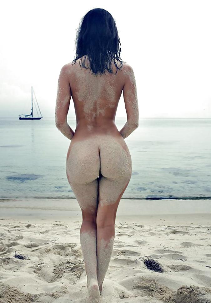 25P The Beauty of Ass 24 (On The Beach)