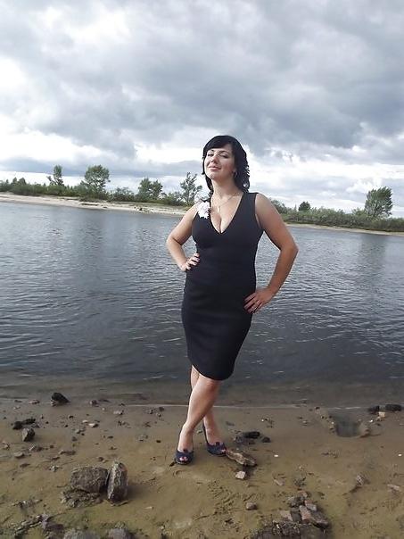 9P Busty Russian Woman 985