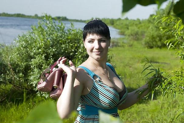 9P Busty Russian Woman 985