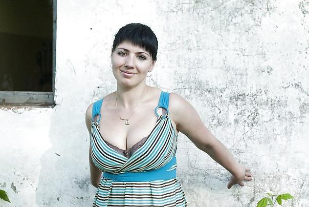 9P Busty Russian Woman 985