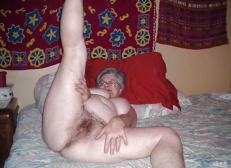 12P WHO WANT TO LICK GRANNIES PUSSIES ?