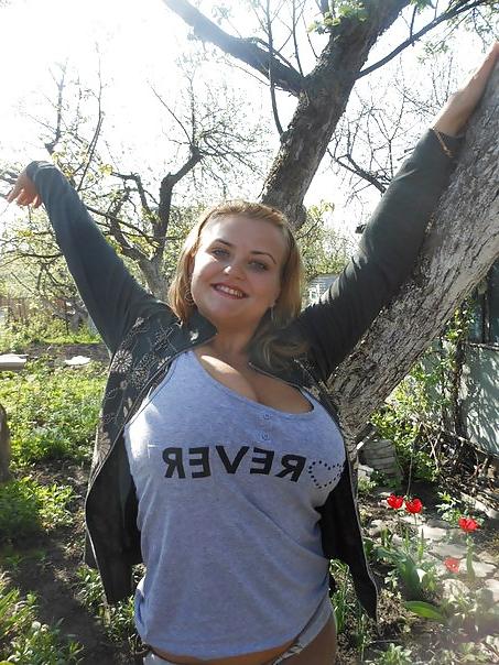 21P Busty Russian Woman 998