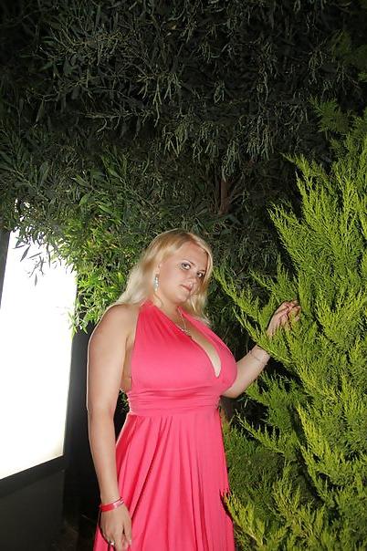 21P Busty Russian Woman 998