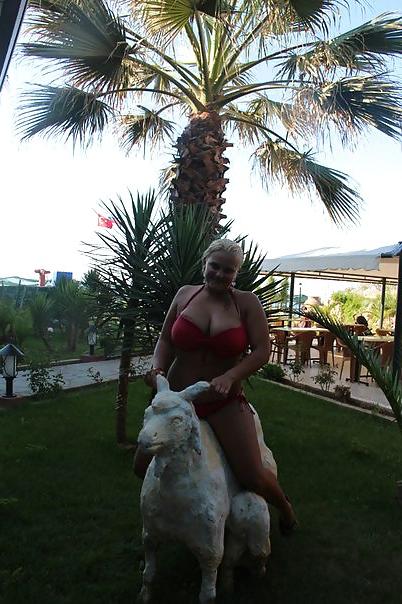 21P Busty Russian Woman 998