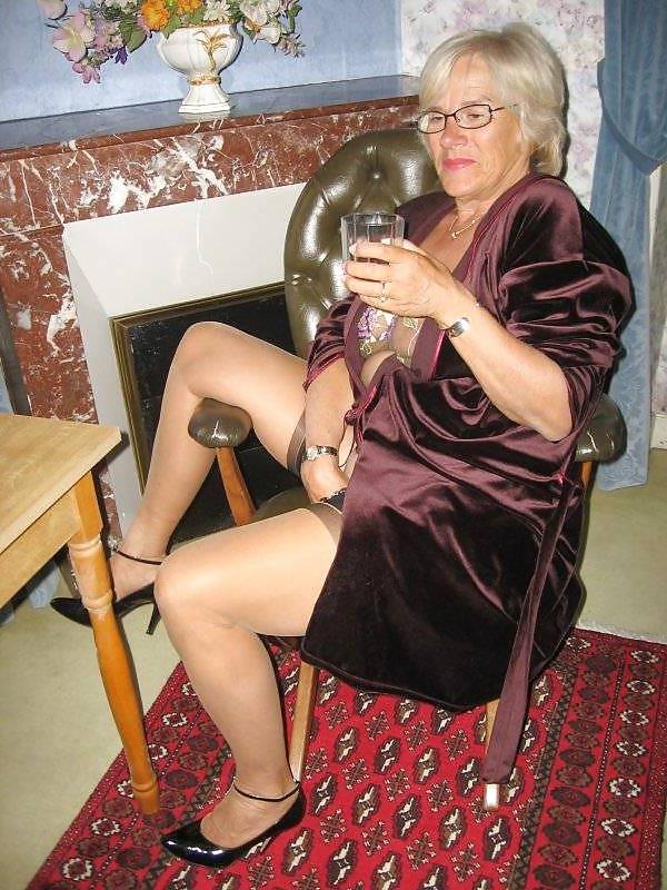 25P Mature Beauty - Annick 47