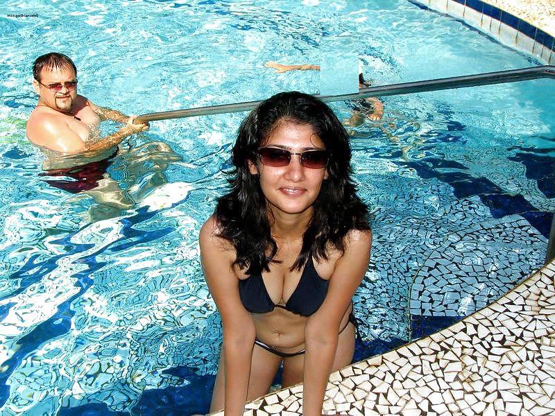 9P Pool side desi