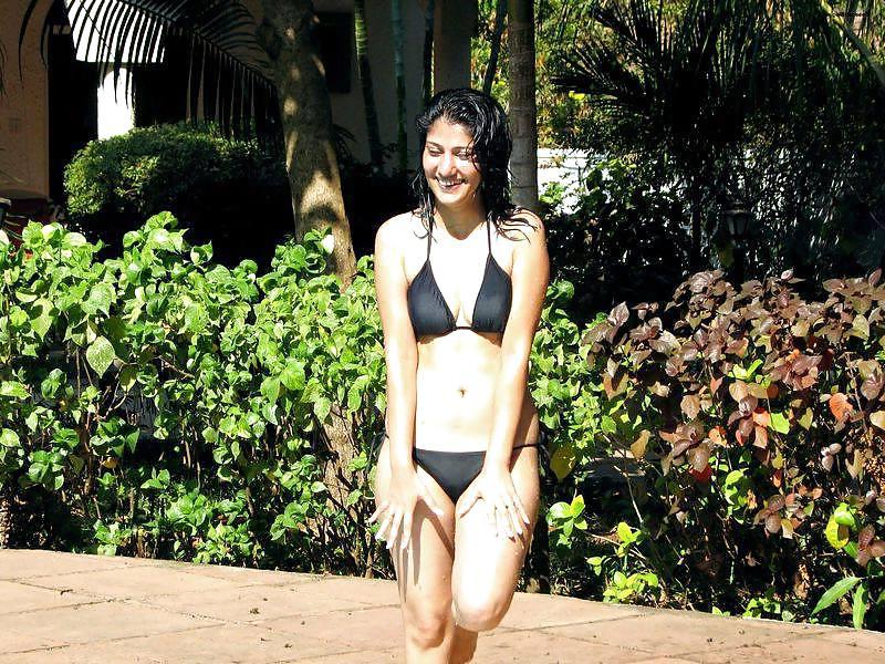 9P Pool side desi