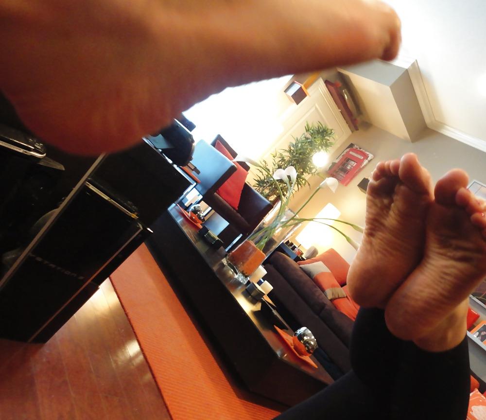 8P MIRROR,MIRROR on the wall (Foot Fetish)