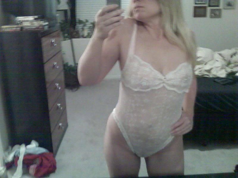 21P Blonde MILF Self Shots