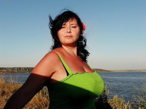 19P Busty Russian Woman 962