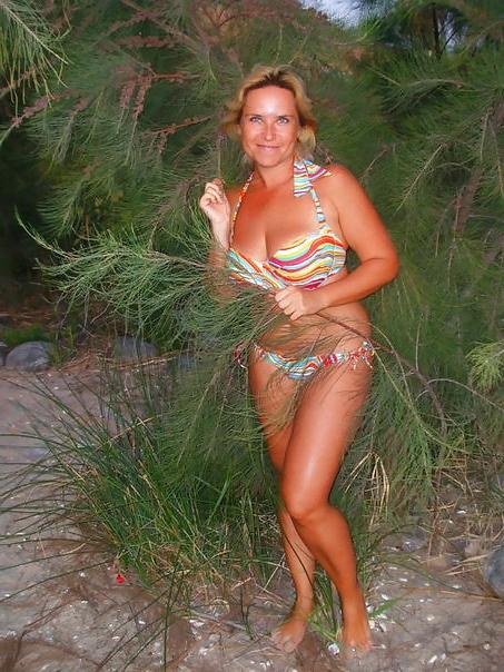 12P Busty Russian Woman 1015