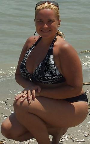 12P Busty Russian Woman 1015