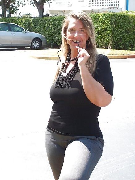 25P Moms person's friendal and full figure pics