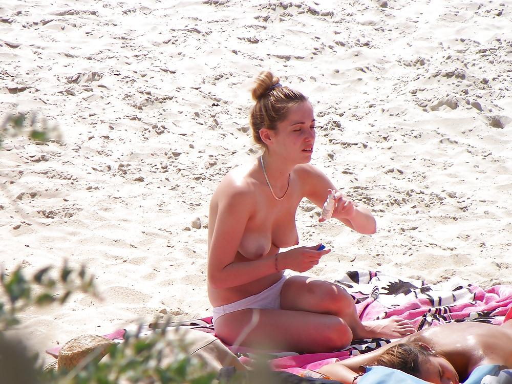 21P Topless beach