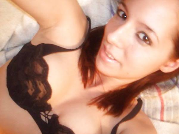14P Brunette Hottie Self Pics