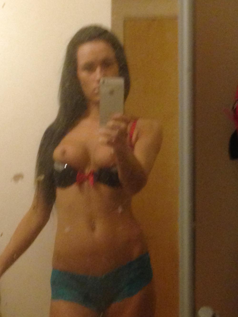 25P UK Slutz Selfshot