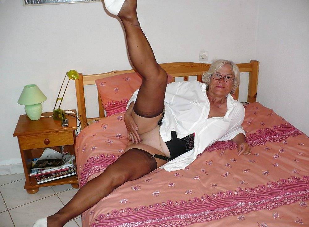 25P Mature Beauty - Annick 52