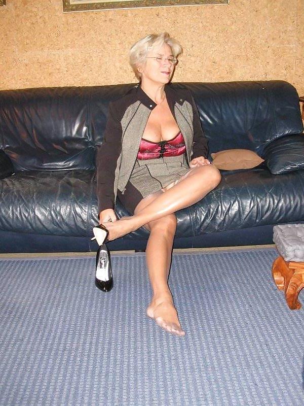 25P Mature Beauty - Annick 58