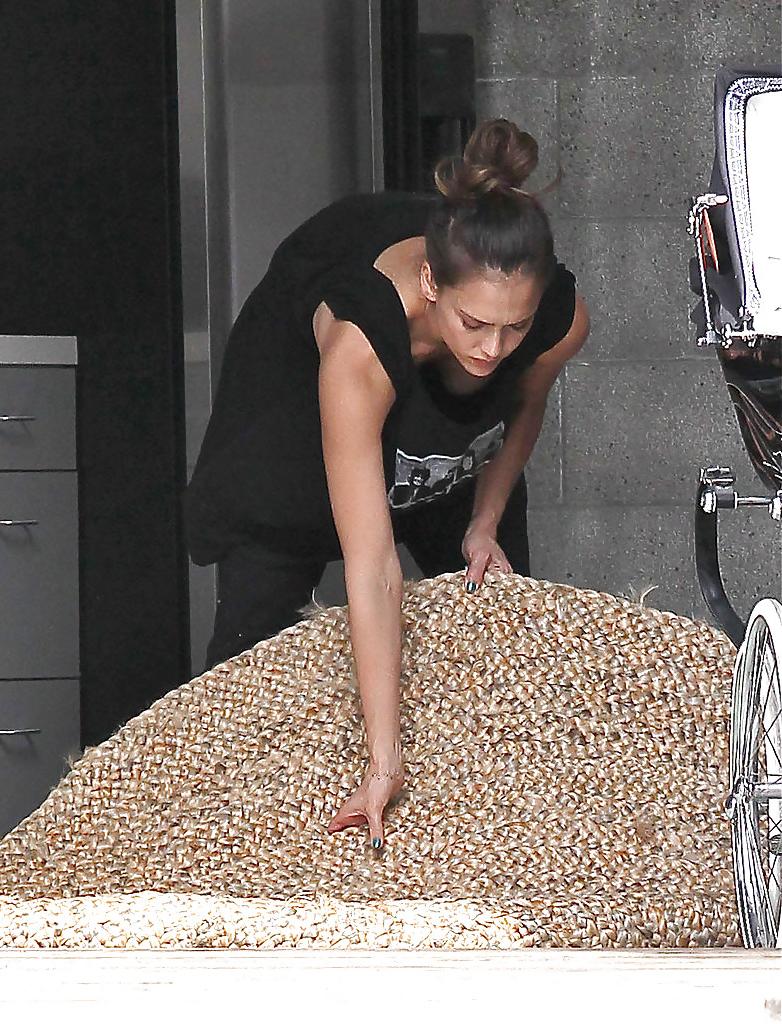 4P Jessica alba downblouse 