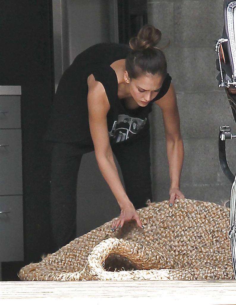 4P Jessica alba downblouse 