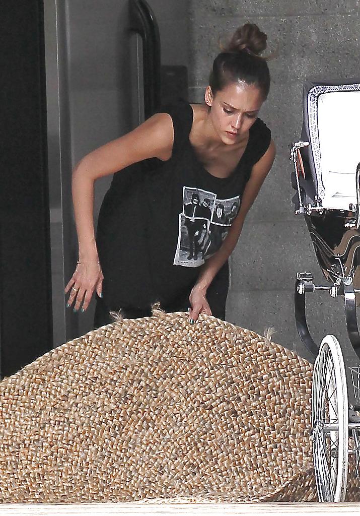 4P Jessica alba downblouse 