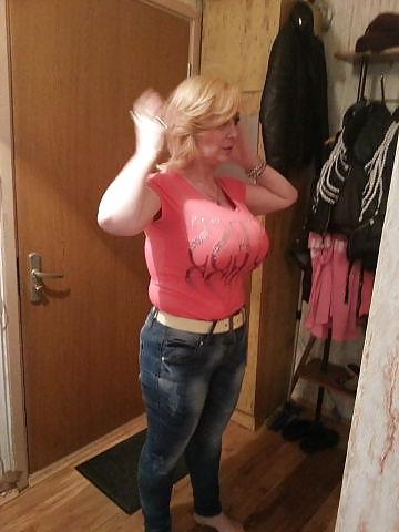 11P Busty Russian Woman 1325