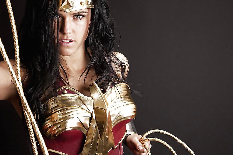 12P Sarah Scott as Wonder Woman