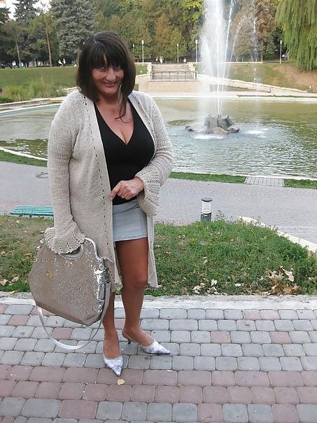 16P Busty Russian Woman 1060