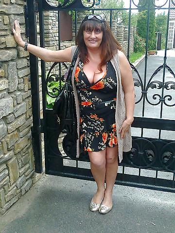 16P Busty Russian Woman 1060