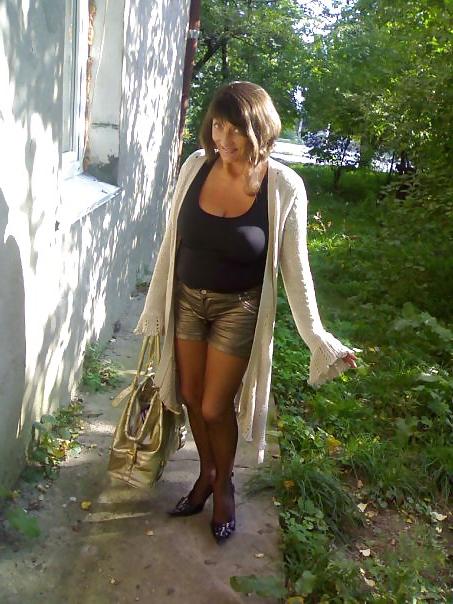 16P Busty Russian Woman 1060