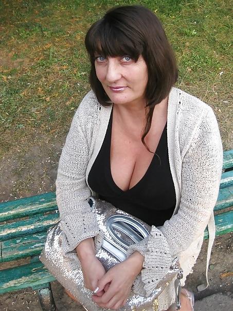 16P Busty Russian Woman 1060