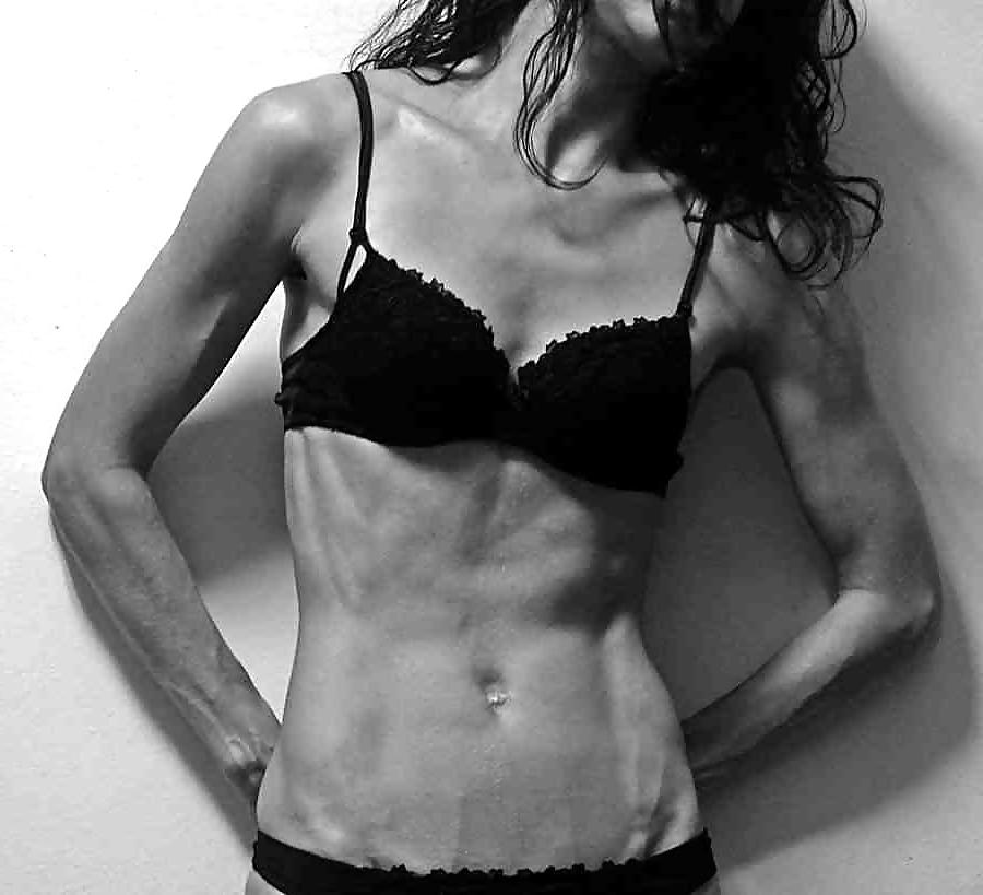 25P Very skinny or Flat chested