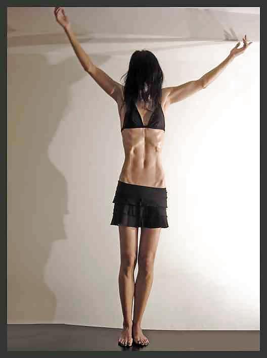 25P Very skinny or Flat chested
