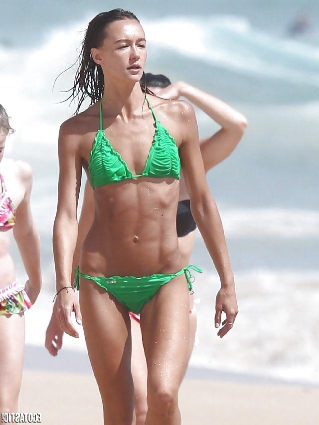 25P Very skinny or Flat chested