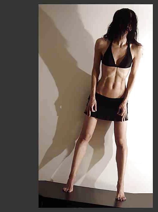 25P Very skinny or Flat chested