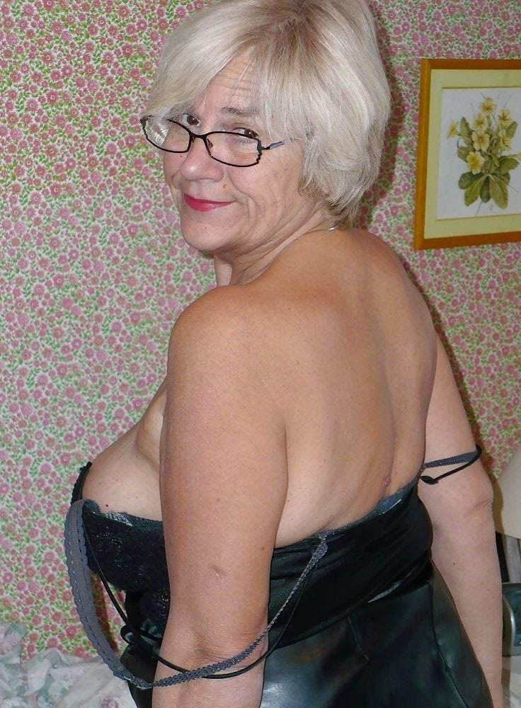 25P Mature Beauty - Annick 66
