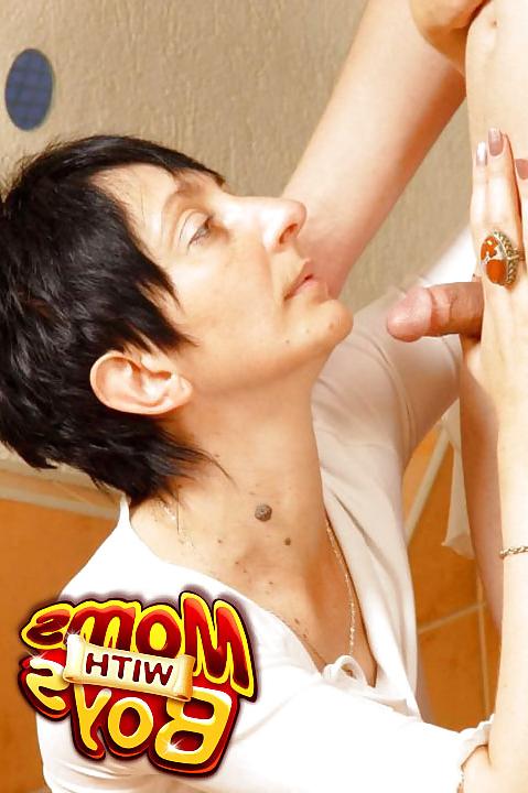 10P Hot Mama In Steaming Hot Spa Action!