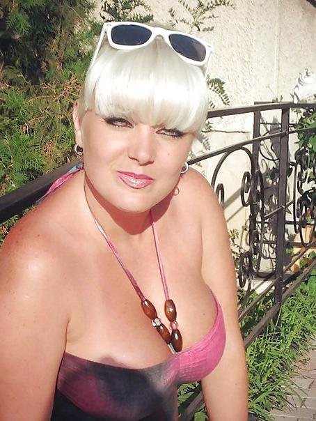 16P Busty Russian Woman 1106
