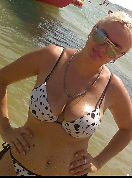 16P Busty Russian Woman 1106